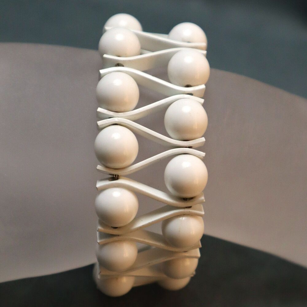 Vintage Modernist Wishbone Bead Bracelet White Plastic